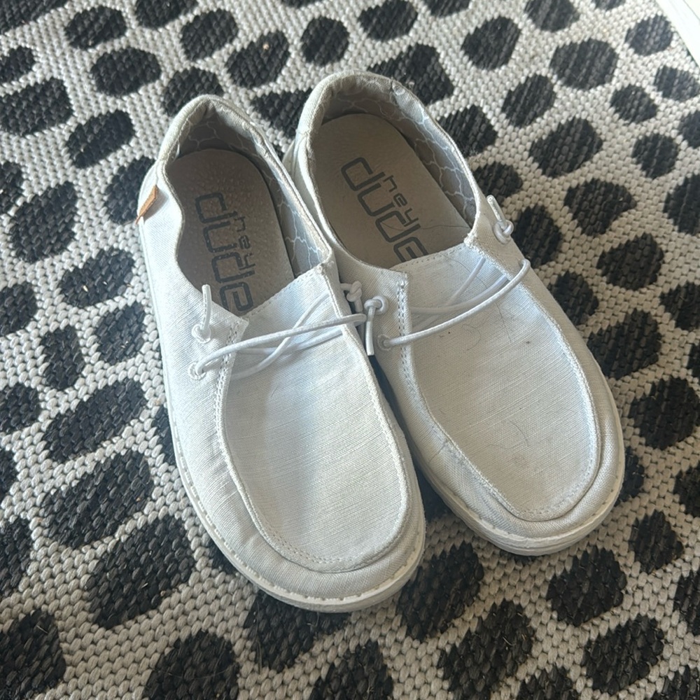 Girls size 1 hey dudes